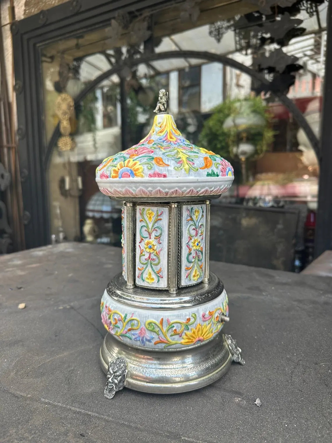 🎵Vintage Carousel Music Box -- Porcelain -- Lipstick Holder -- Swiss Movement, Sterling Silver Base, Made in Italy