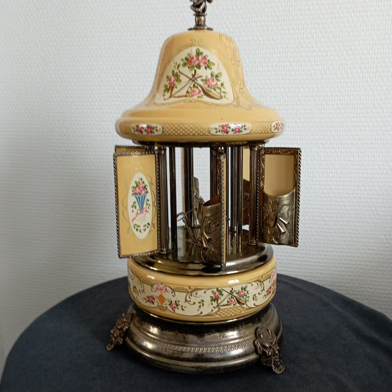 🎵Musical Carousel // Cigar, Cigarette or Lipstick Ride // Cigarette Holder