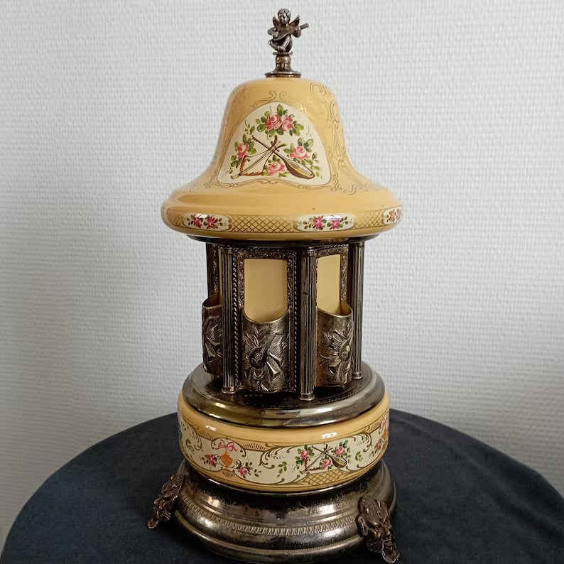 🎵Musical Carousel // Cigar, Cigarette or Lipstick Ride // Cigarette Holder