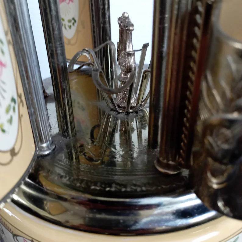 🎵Musical Carousel // Cigar, Cigarette or Lipstick Ride // Cigarette Holder