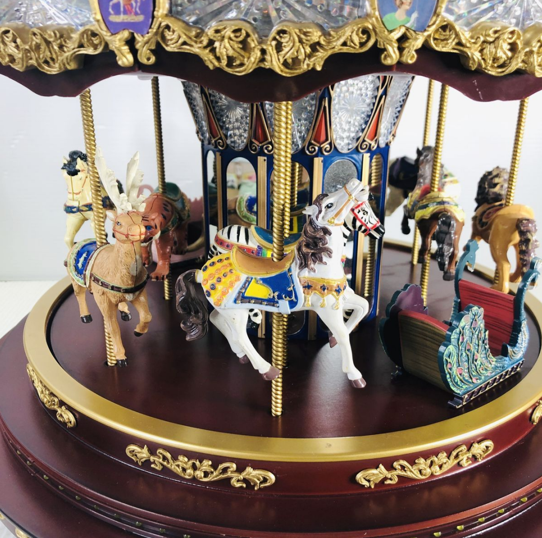 🎁Luminous Trojan Retro Music Box Girls Girlfriend Children Birthday Gift Christmas Gift